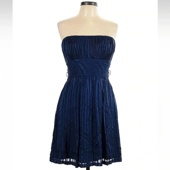 BCBGMaxAzria Blue Pleated 100% Silk Cocktail Prom Party Dress Size 10 Medium - Picture 3 of 3